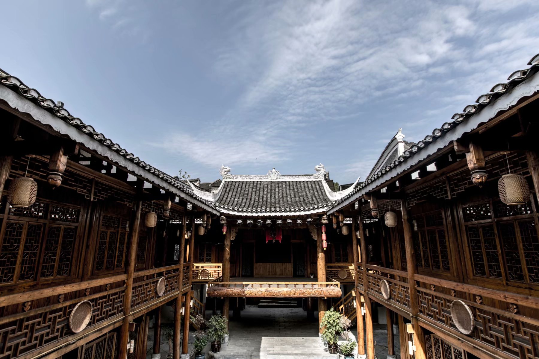 千年古镇穿透烟尘留下了千年的印记它的前生后世不可复制