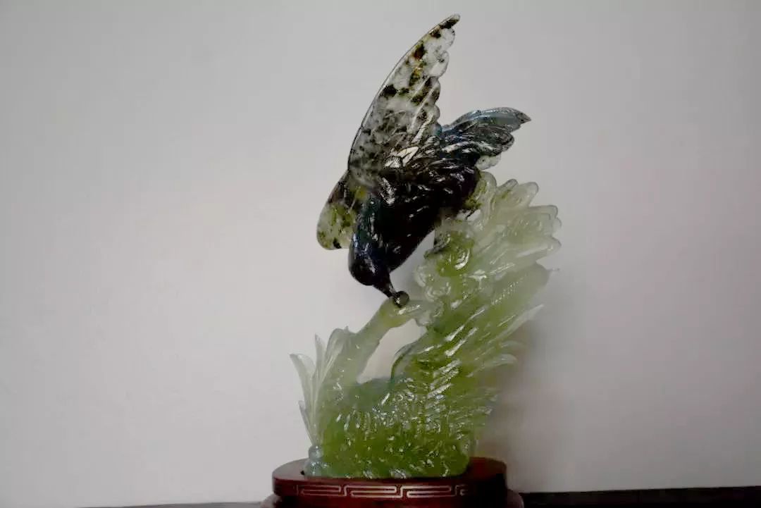 2019年,为了庆祝新中国成立70周年,张玉成又创作了玉雕作品"一带一路"