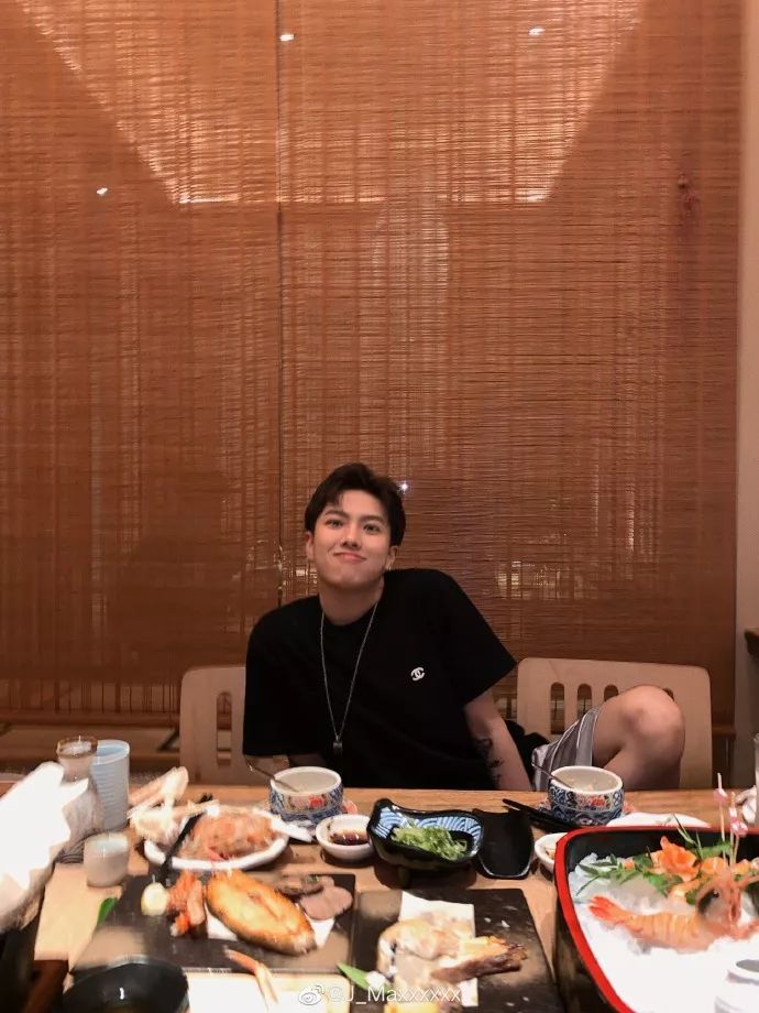 原创前有皇甫圣华,今有欧阳max,新一代t王靠颜值统一饭圈审美!