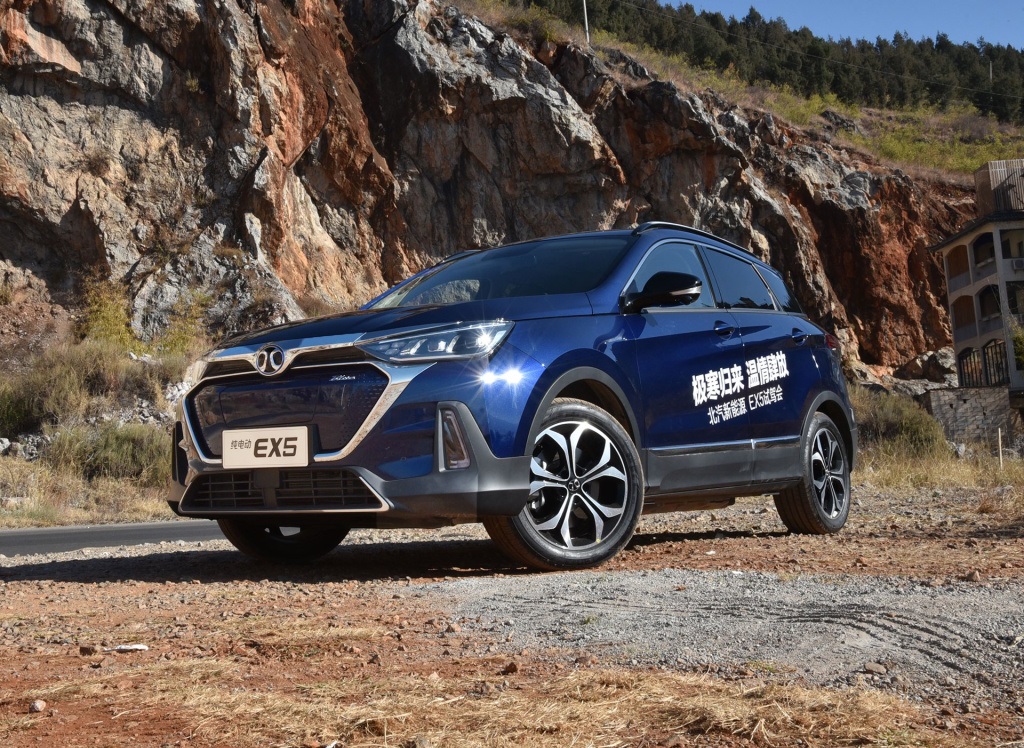 5t油电混合动力系统,最大功率为137kw,180kw,峰值扭矩为229n·m,330n
