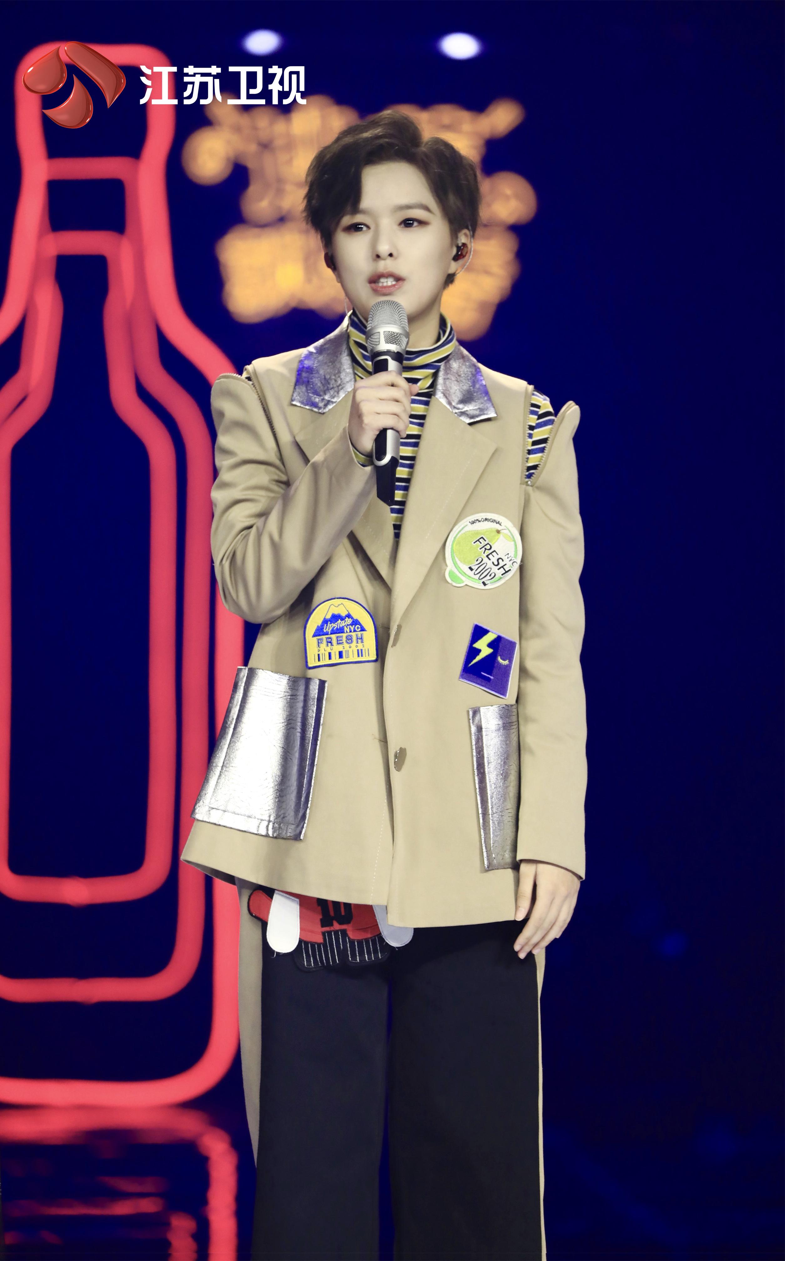 《蒙面唱将猜猜猜》郭静,sunnee杨芸晴互揭"老底" 朱正廷惊喜揭面秀舞