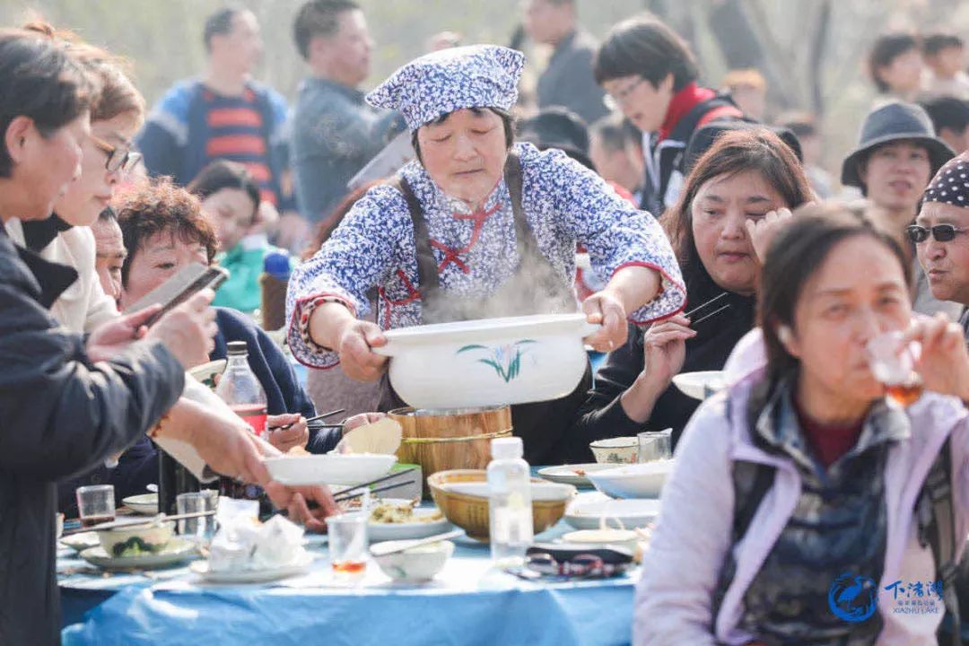下渚湖鱼汤饭盛大开宴!1700多位游客同时就餐!防风渔祭!巨网捕鱼!