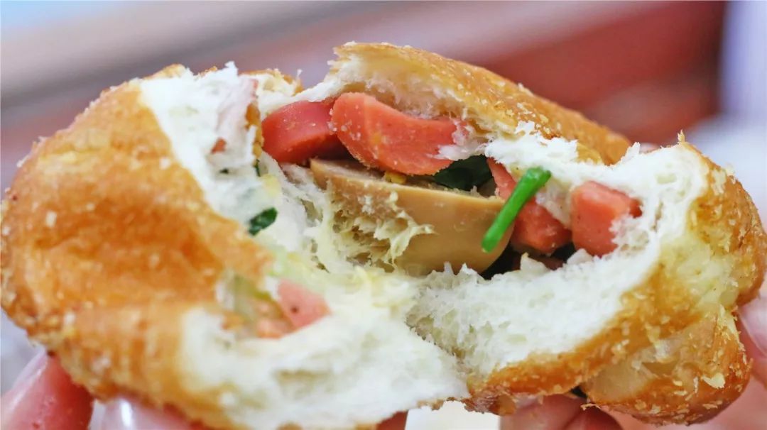 圈粉无数厦门元老级面包店招牌3元①个来晚了吃不到