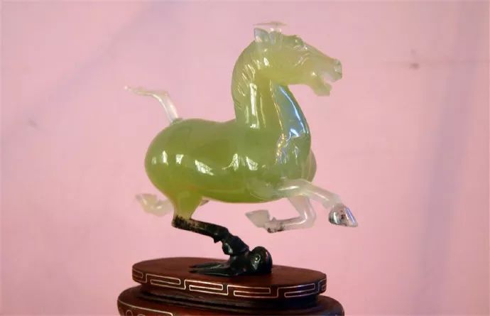 2018年,张玉成创作了玉雕作品"春水玉".