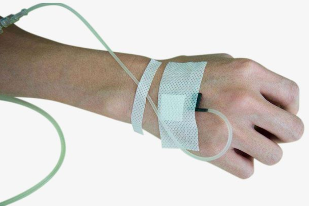 原创 输液管有虫子,吓到3岁孩子父亲,也引起300万网友关注