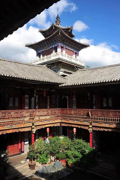 三坊一照壁 五井四合天 | 青瓦白墙装着的大理风情!