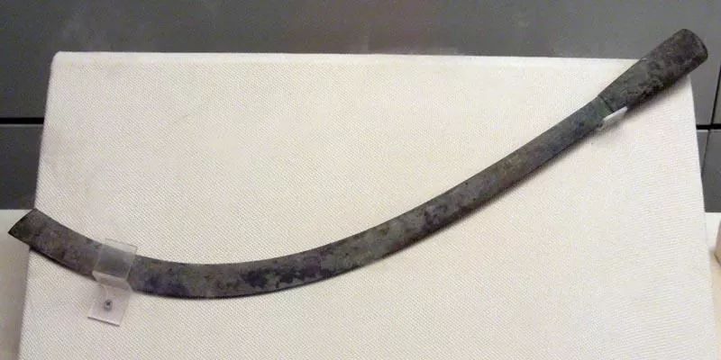 原创贪图一百斤黄金,吴国钩师杀了儿子铸造吴钩,吴王阖闾视其为宝贝