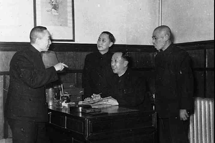 马 谭 张 裘 在马家1956著名京剧表演艺术家袁世海及欧阳中石,张学津