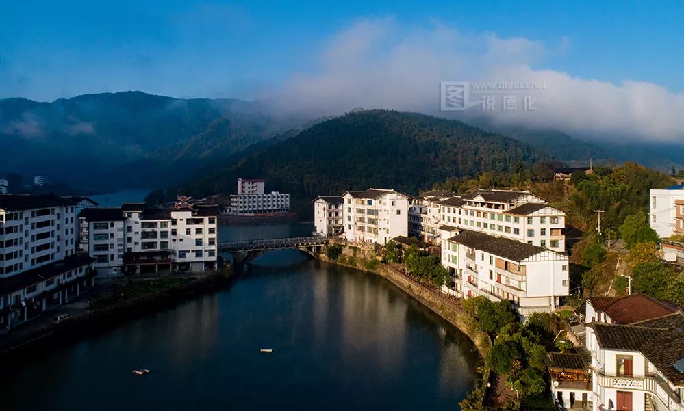 岱仙湖休闲区位于德化县水口镇中心,坐拥1400平方公里流域面积,水库与
