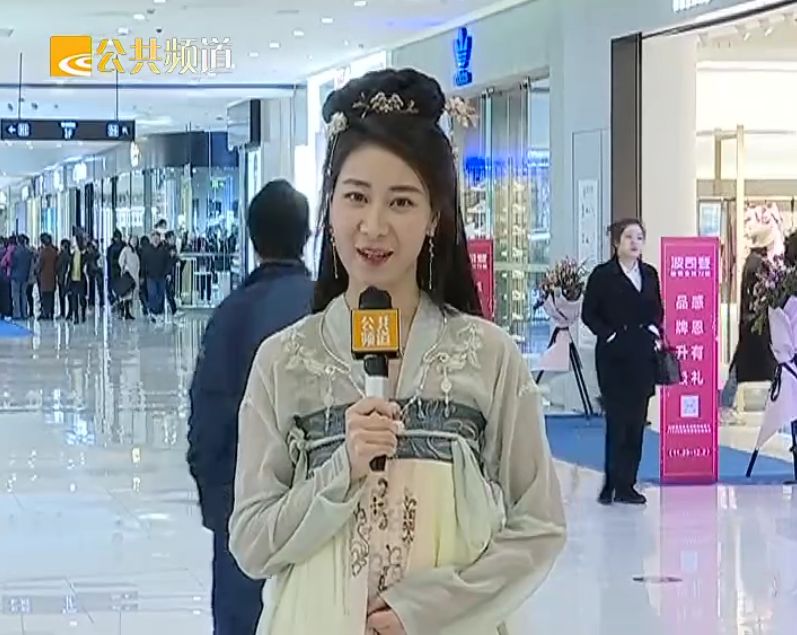 绍兴街头出现了很多古人市民们说
