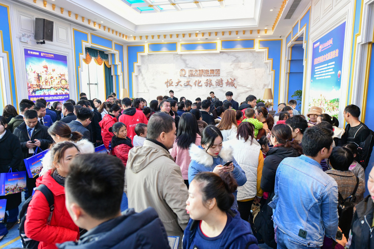 武汉恒大文化旅游城销售中心人气火爆