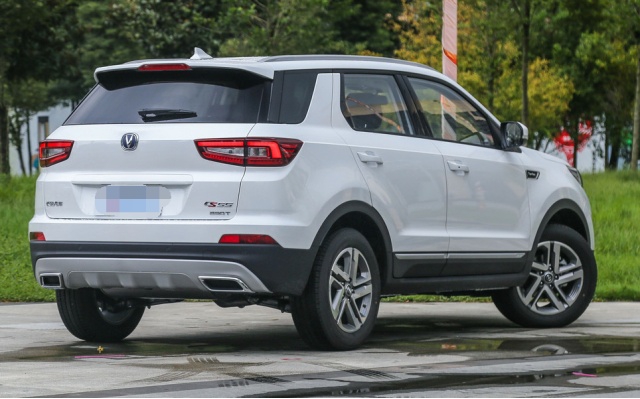 长安cs5515t手自一体炫色版配置丰富