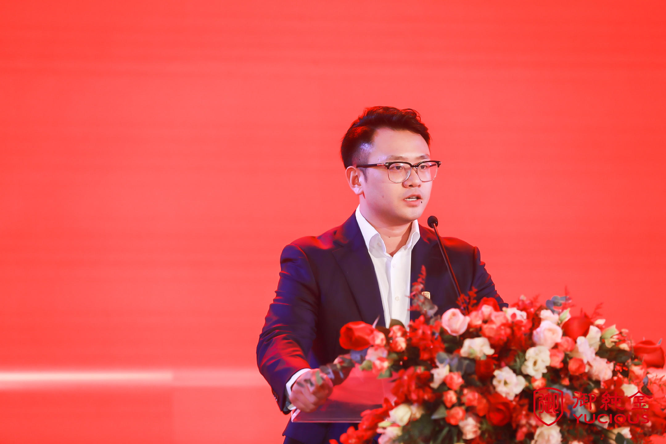 鼎力支持御纯金的合作伙伴表示感谢对本次发布会作了开幕致辞盛典上