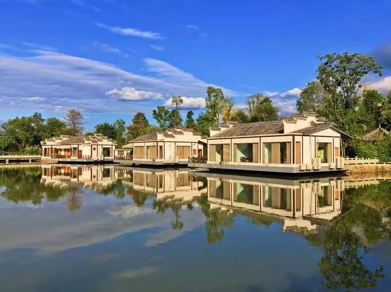 成大小不等的独立项目,诸如猫儿沟大自然农家乐,竹影清风园,鹤鸣别院