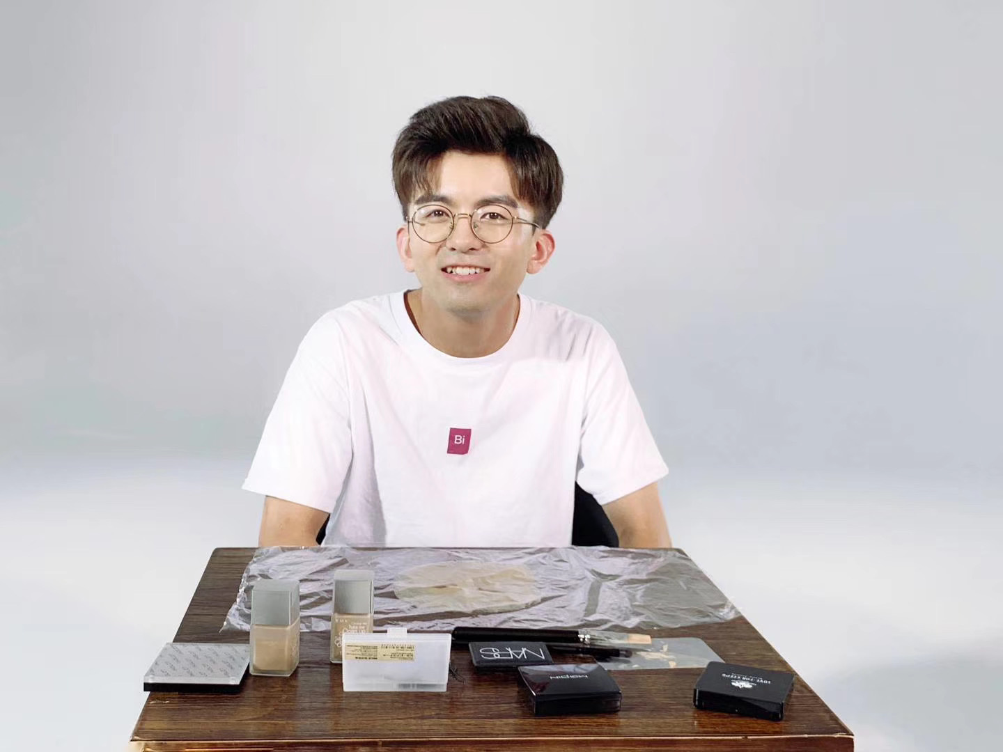 这也正是毕啸天的"荣耀",唯有一个既有幽默感同时还接受过科研系统