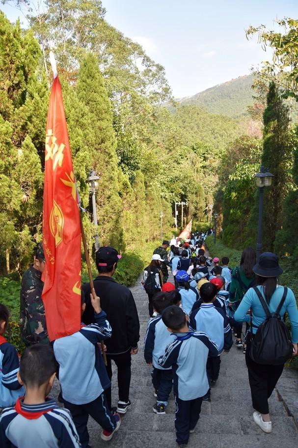 原创昆仑关上弘扬爱国情怀广西研学旅行教育开启新模式