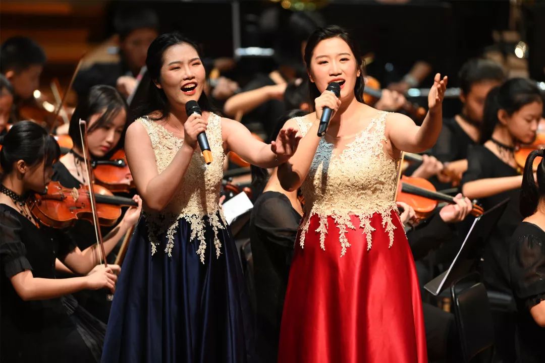 《北京喜讯到边寨》等童声合唱《让我们荡起双桨》女声二重唱《洪湖水