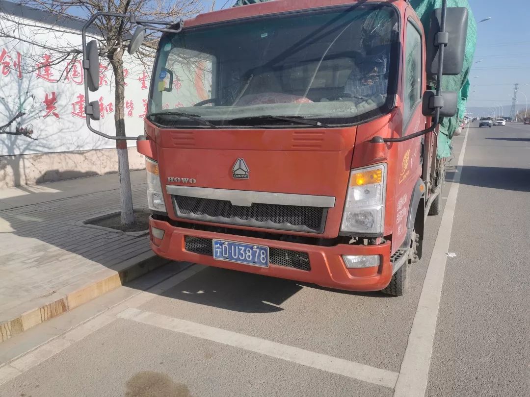 曝光固原交警曝光不按规定停放的机动车