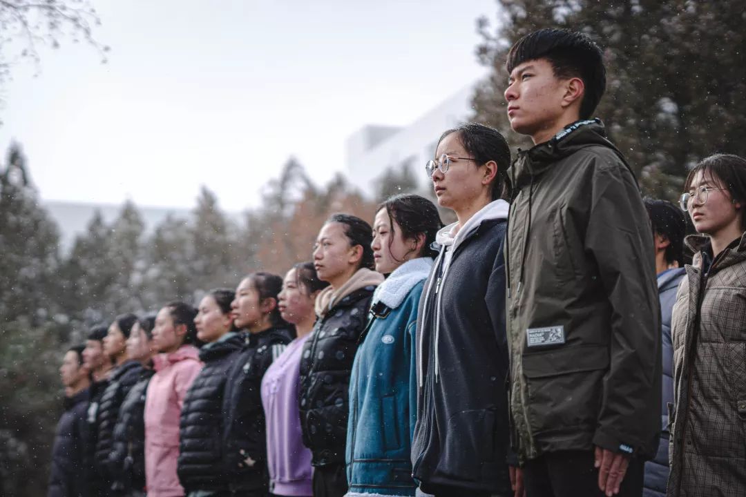 蘭州大學的護旗手太太太太太太帥了