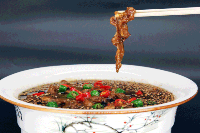 喂型鲜麻是采用雅安汉源青花椒调味而成