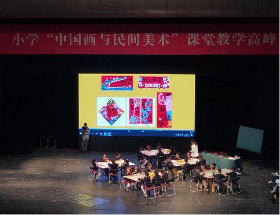 我们教师应当将民间美术与美术课程有机结合,借助美术学科的特性及