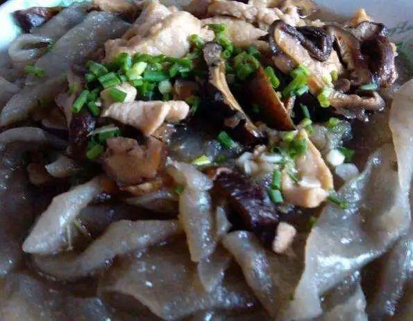 代表菜1:捶鱼上榜理由:龙南口味相比北部兄弟县市区,也显得异常清淡.