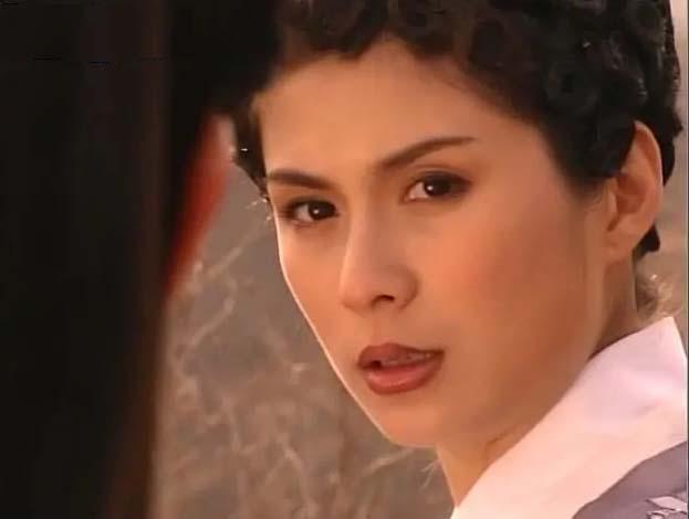 潘玲玲版李莫愁潘玲玲拥有深邃的眼睛,高挺的鼻梁,高挑的身材,给人一