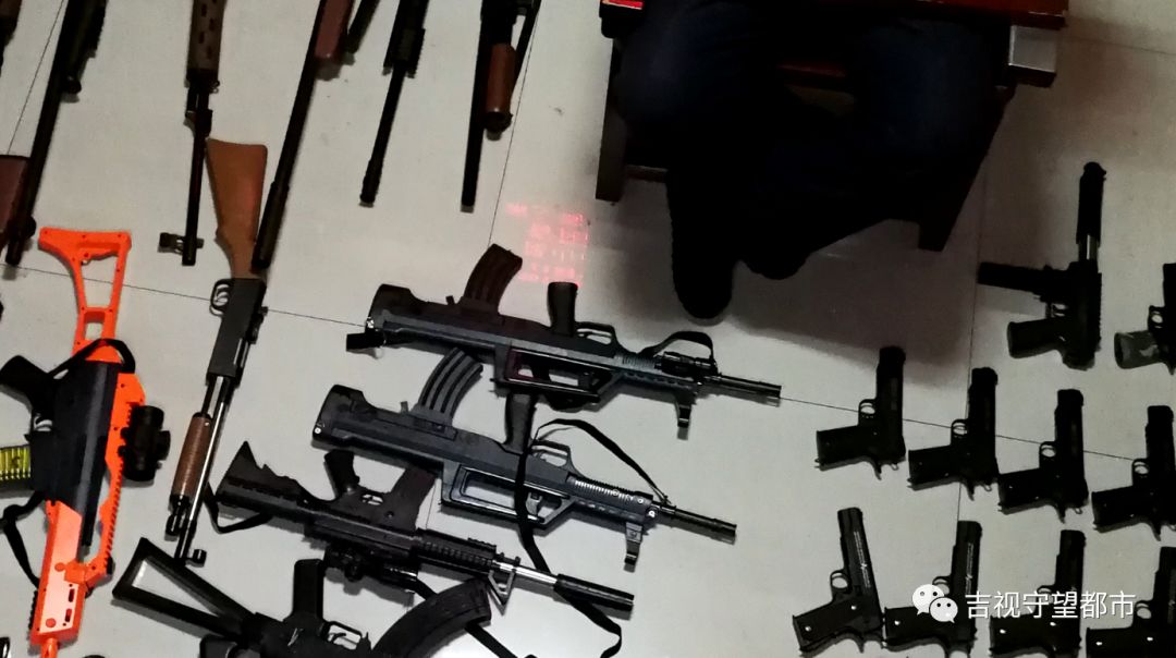 微信卖枪广告牵出特大跨国网络贩枪团伙