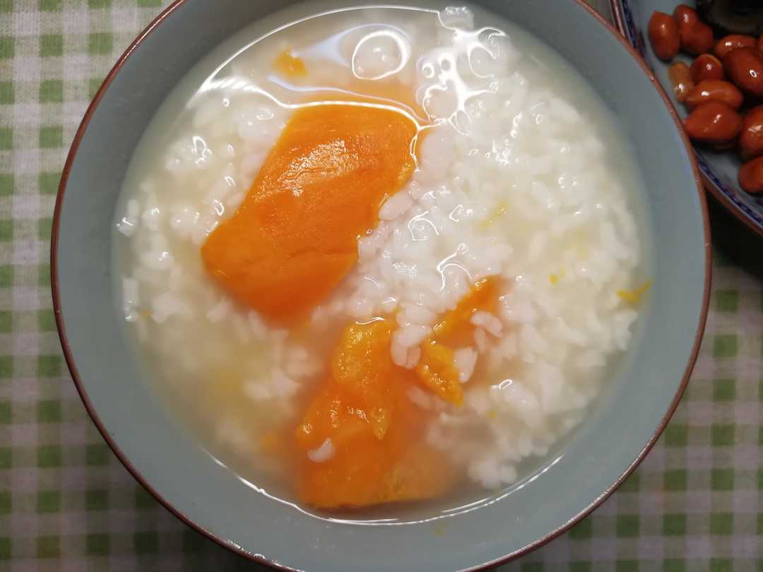 最有泉州味道的早餐,是地瓜粥配荷奶豆和菜脯炒蛋