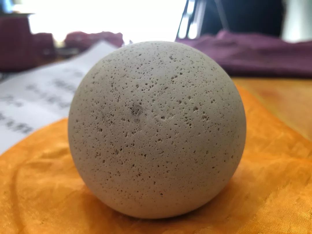 德清古稀老人家藏865克"钻石"50余年,求助媒体考证价值