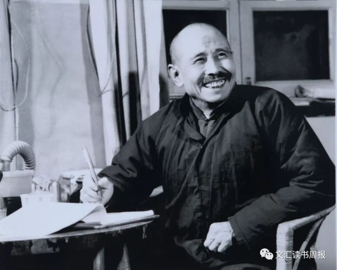 作家写作必须向人民负责