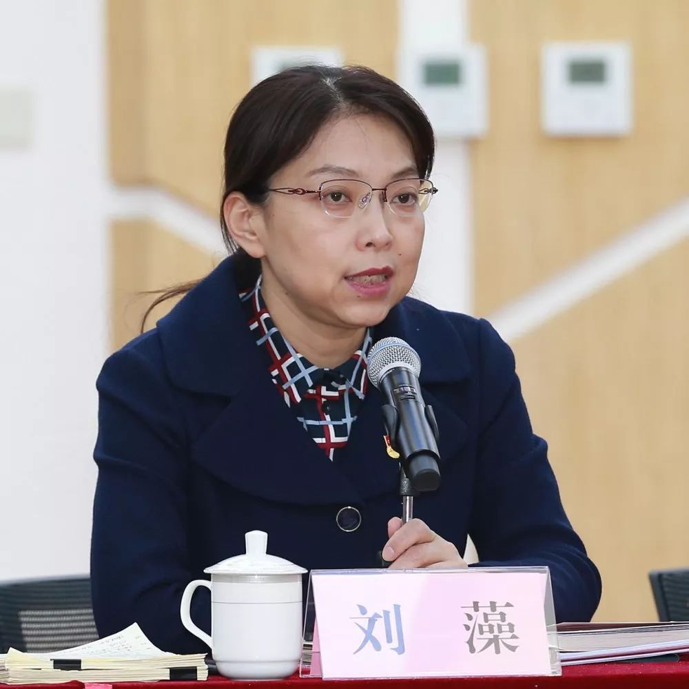 区委教工委书记刘藻回顾过去,即参与国庆盛典的那段岁月,这将是入党