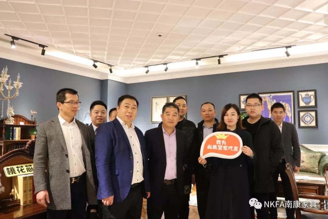 鹿鼎国际家居总经理熊陆军,副总经理万毅,招商经理刘朋朋热情接待了