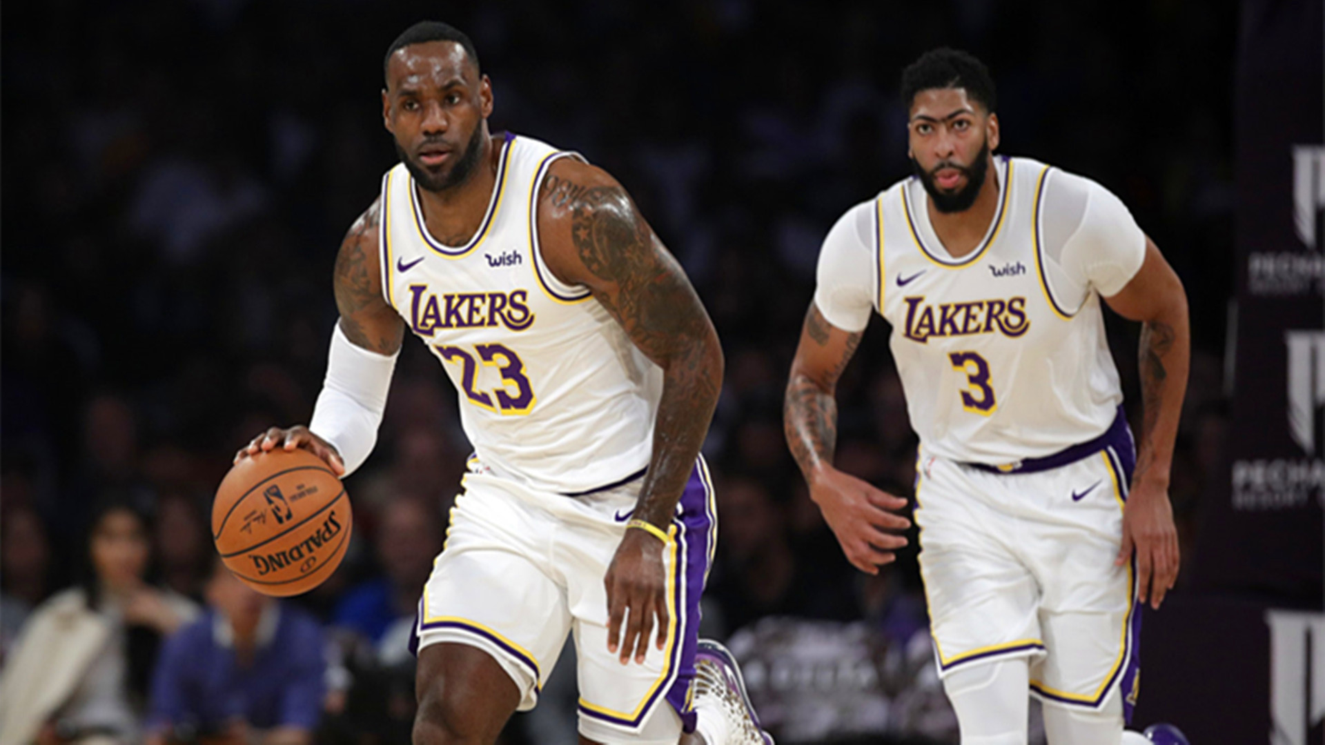 场均26 7 11,带领湖人位于联盟榜首,詹姆斯的顶峰期仍在继续