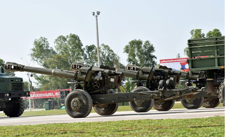 老挝陆军炮兵部队公开展示装备七成都是中国造时间跨度50年