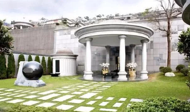 原创高以翔骨灰正式被安葬墓地清秀典雅从此与邓丽君为邻长眠