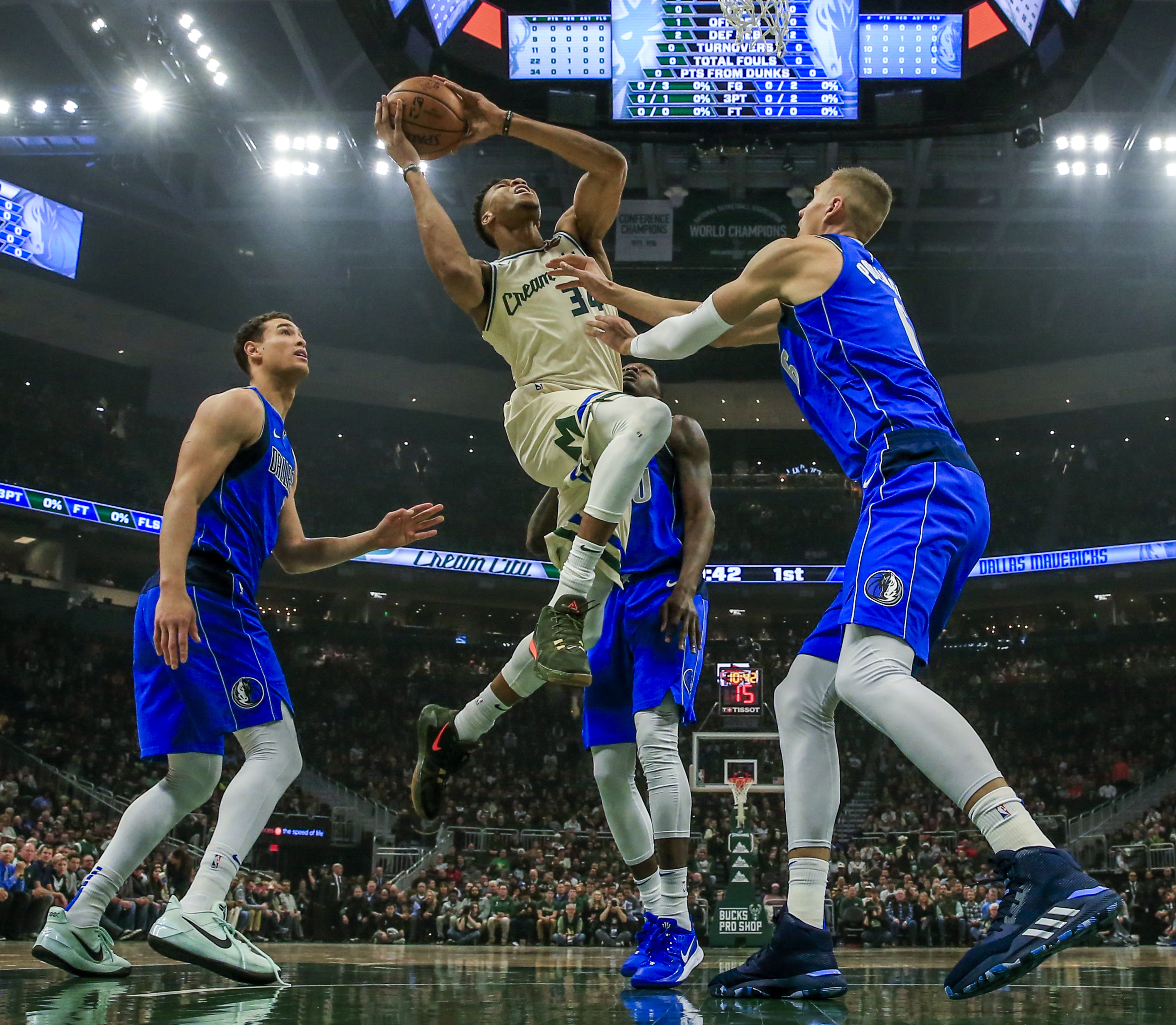 1/ 12 北京時間12月17日,nba新賽季常規賽繼續進行,結果達拉斯獨行俠