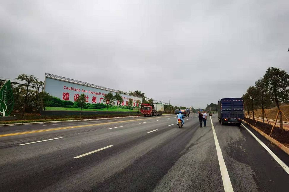 南宁这段进出城道路变成双向三车道了!