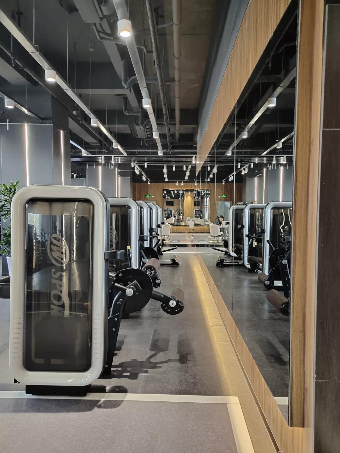 实景首发美人设计师孙楠西安1500㎡瑞力健身会所光影魔幻激情无限