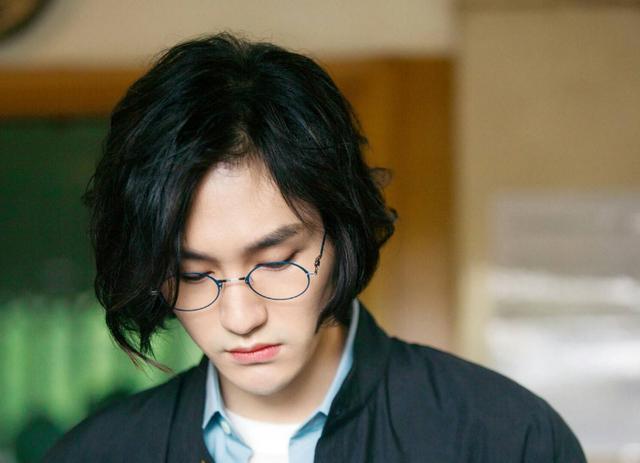 受郭敬明力捧的90小生,两次合作邓伦的他能否大红_汪铎