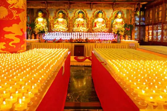 千佛堂2020年1月24日(农历腊月30),举办迎新春燃灯供佛祈福大法会,为