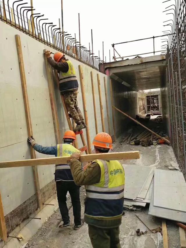 新型中空塑料模板:以塑胜"木,竹,钢,铝"_施工