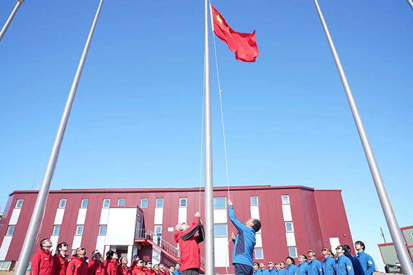 淡定的王文晶还是发了一条朋友圈 "第一次成为南极圈内的中国越冬者"