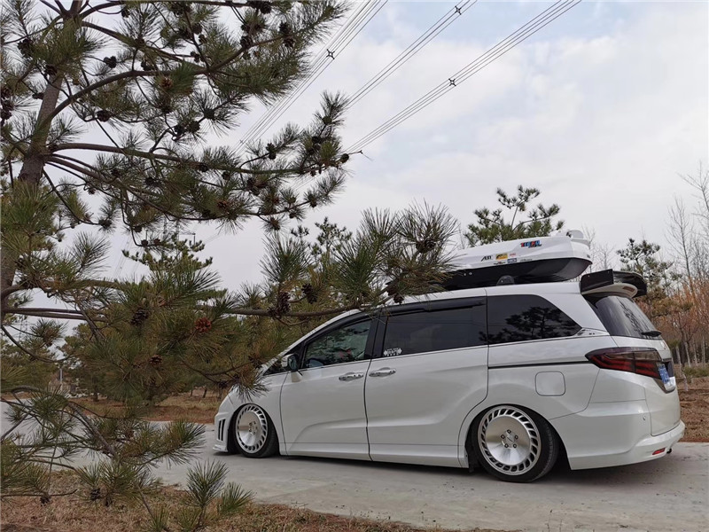 改装精品奥德赛改装气动避震悬挂展现mpv低趴风