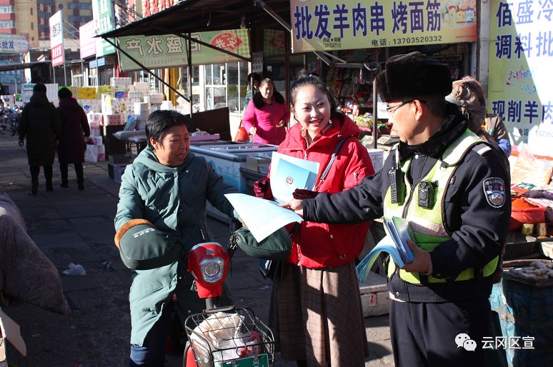 交警五大队深入云冈区平旺乡开展交通安全宣传活动