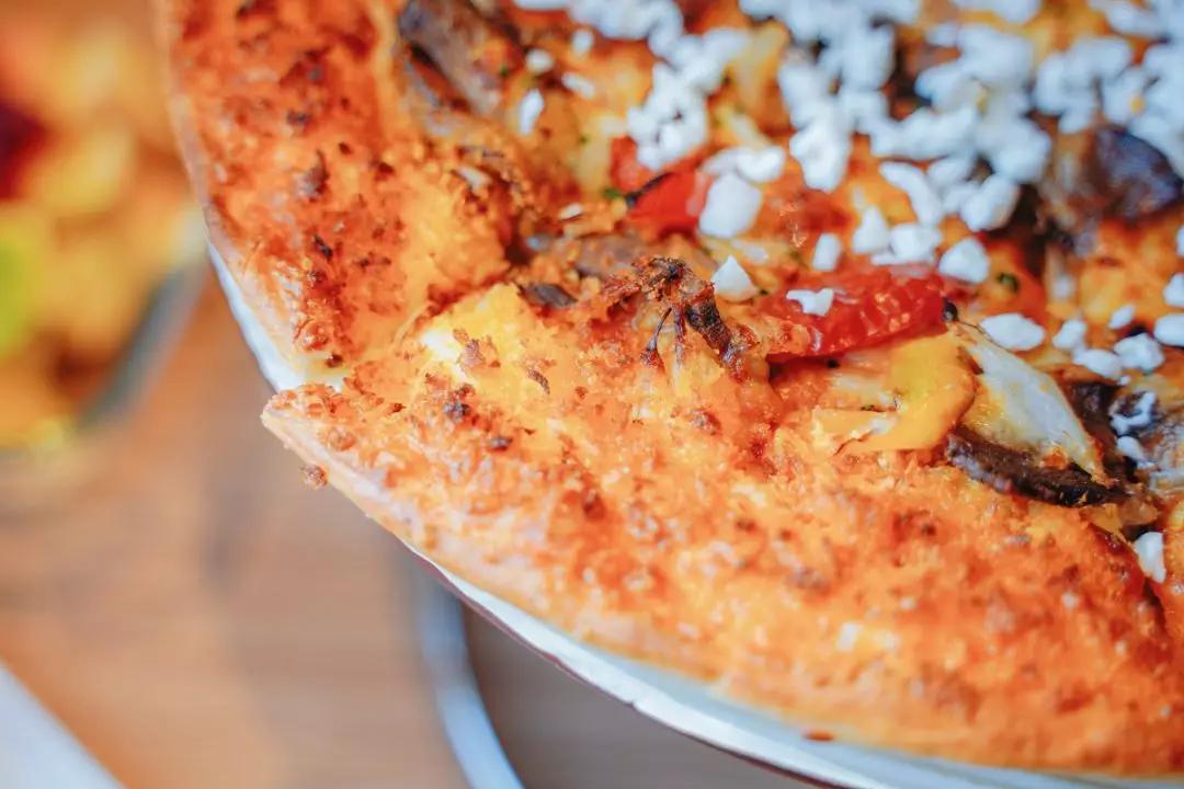 丹麦车打芝士包边,烘烤出酥脆焦香的口感.美国string芝士浓香醇厚.