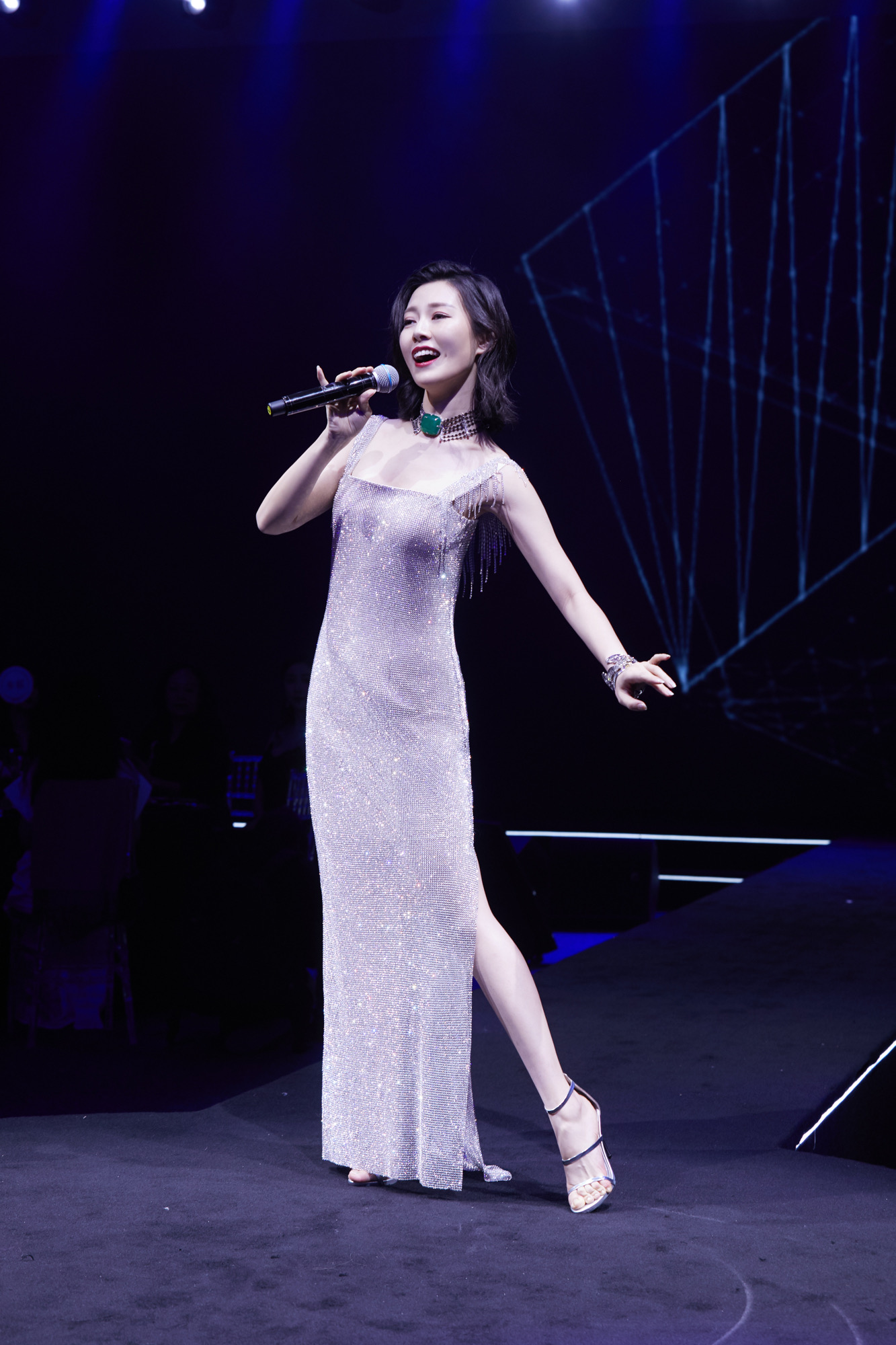 常思思出席2019芭莎珠宝极品夜宴 尽显绝代风华