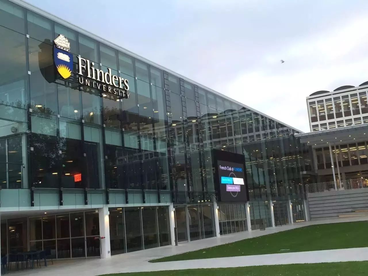 弗林德斯大学弗林德斯大学(flinders university)坐落于南澳大利亚州