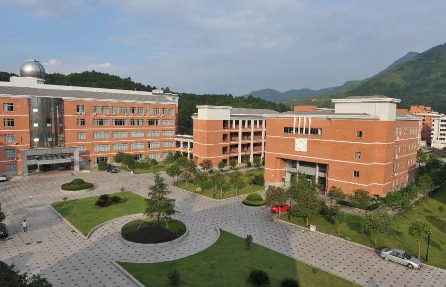 我们等你回家一起继往开来80周年校庆,是青田中学发展史上重要的里程