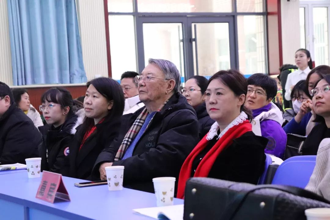 著名作家曹文轩走进"张文娜同心圆大悦读" 语文工作室